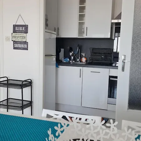 Apartment T2 Avec Loggia Vue *